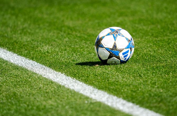 Norge Eliteserien -Haren og Lange lynede i vanvidshalvleg