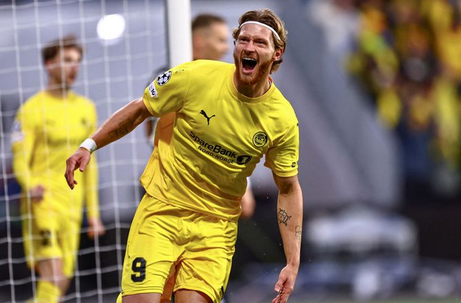 Champions League -Se her: Kasper Høgh straffer Manchester City to gange