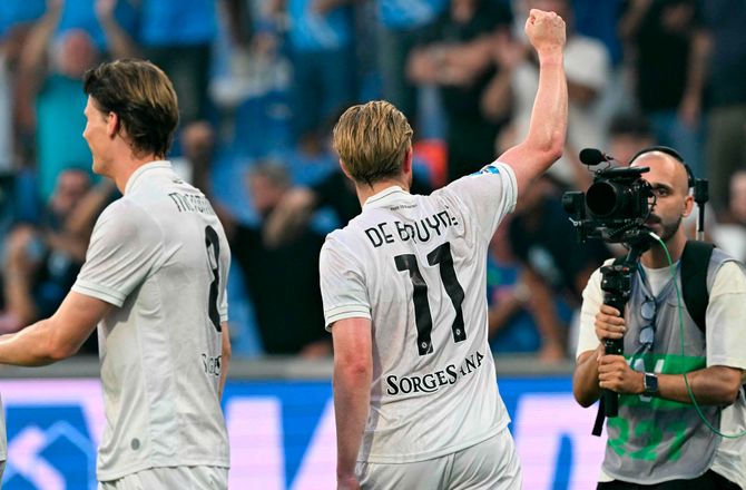 Serie A -Drømmedebut: De Bruyne scorede på frispark i Napoli-sejr