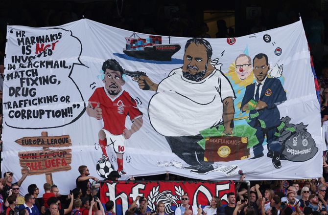 Premier League -FA menes at granske Marinakis-banner