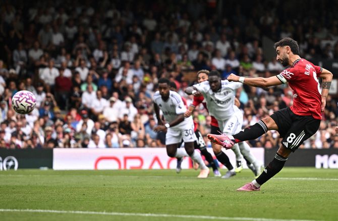 Premier League -Se her: Fernandes skovler straffespark langt over mål