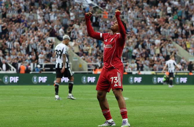 Premier League -Slot roser Rio Ngumoha: Han er selvsikker