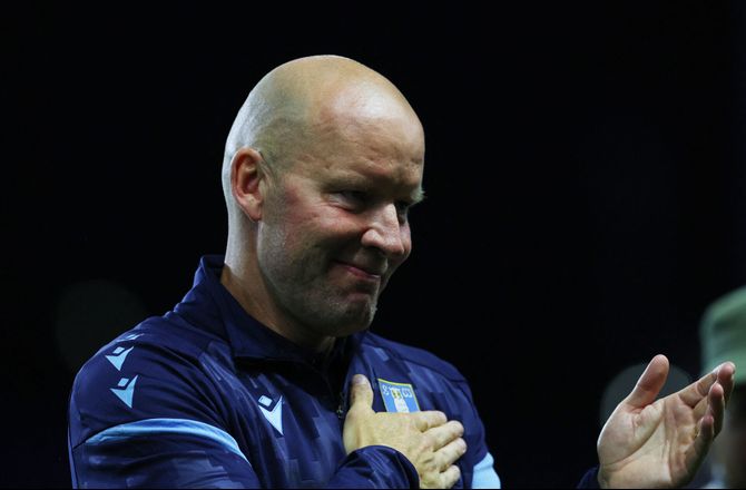 Championship -Henrik Pedersen mister sin anfører