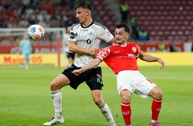 Norge Eliteserien -Rosenborg-profil skal opereres for knæskade