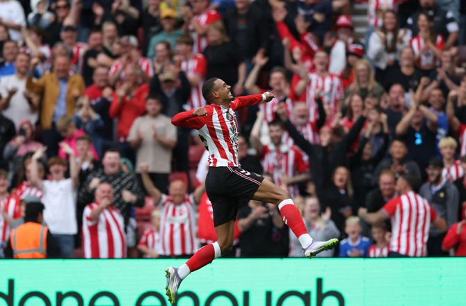 Premier League -Sunderland slog Brentford til sidst i Henderson-gensyn