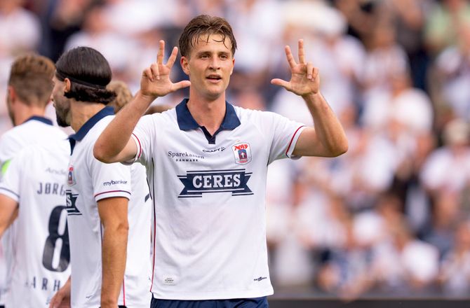 3F Superliga -AGF-lejesvend henviser til CV: Sparsom dialog med Köln