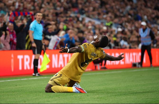 Premier League -Holdkammerater hylder Guehi: Kaptajn af en grund