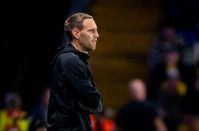3F Superliga -Julegave fra Bold+: Birk-fyring bag facaden - legede længe med ilden