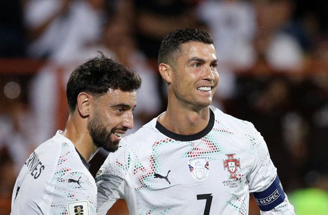 VM kval. UEFA -Fernandes forsvarer Ronaldo: Alle bidrager med noget
