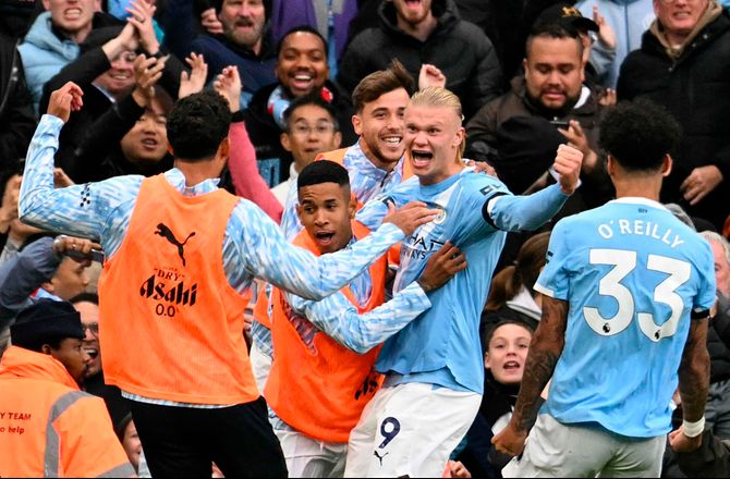 Premier League -Brandvarme Haaland moste United