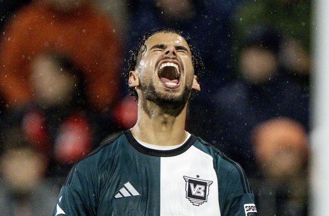 Norge Eliteserien -Chiakha har svært ved at få armene ned