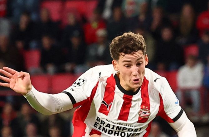 Æresdivisionen -Hårdt slag for Van Bommel: Sæsonen er ovre