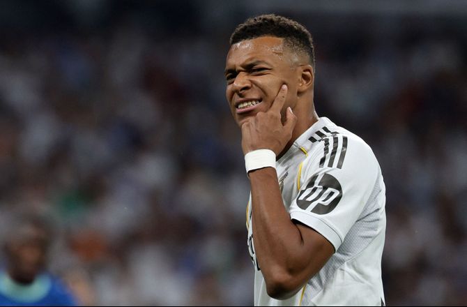 Champions League -Mbappé hyldes efter hattrick 