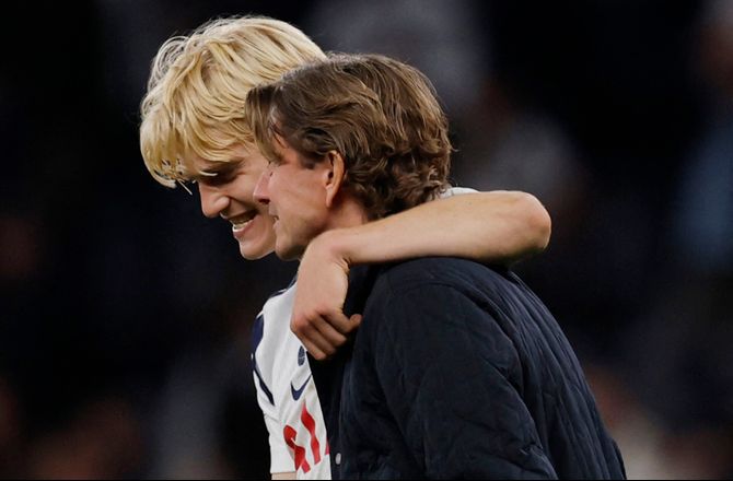 Premier League -Frank hylder svensk komet: Fantastisk eksempel