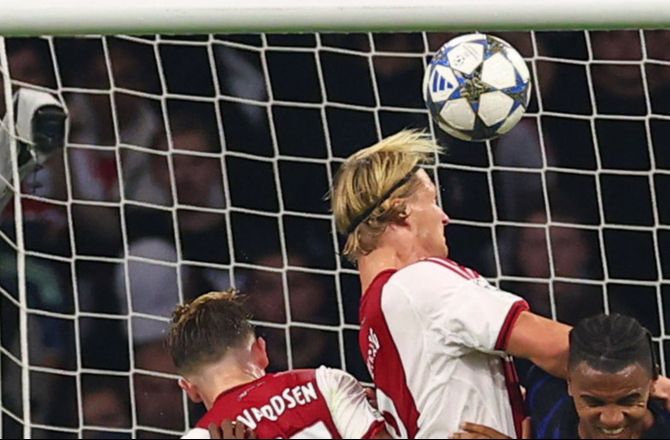 Æresdivisionen -Dolberg fik comeback i Ajax-nedtur