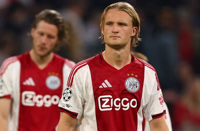 Æresdivisionen -Ajax har ikke Dolberg med på træningslejr