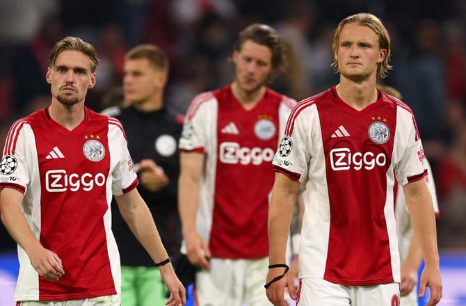 Æresdivisionen -Efter flere samtaler: Ajax-direktør er færdig