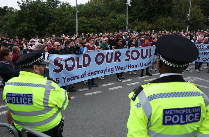 Premier League -West Ham-fans i stor protest mod klubejer