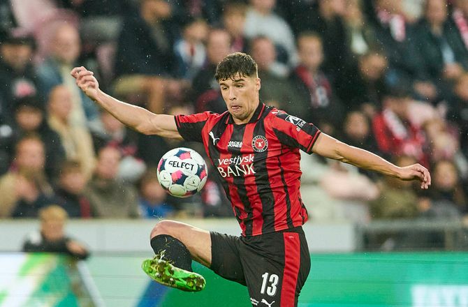 3F Superliga -FCM-back lærer dansk: Gamle damer smiler over det
