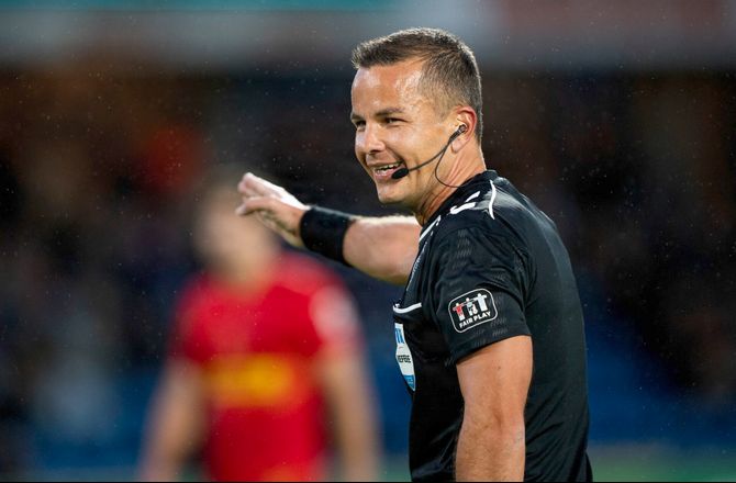 3F Superliga -Morten Krogh dømmer AGF – Brøndby IF