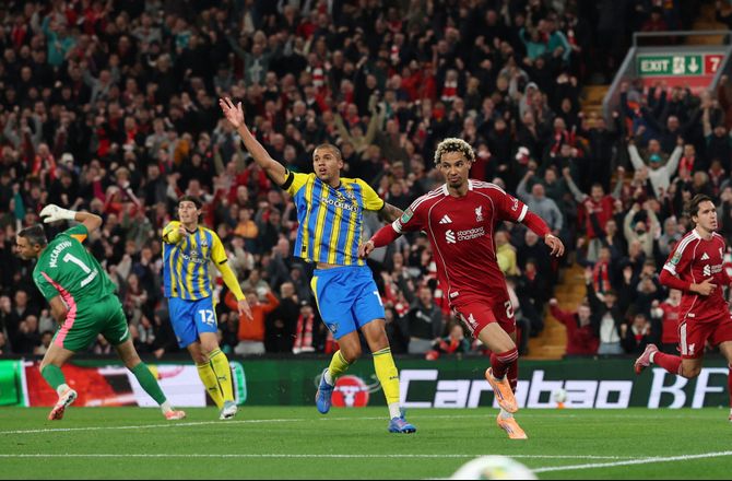 Carabao Cup -Rødt kort og matchvinder: Ekitike i centrum i Liverpool-sejr