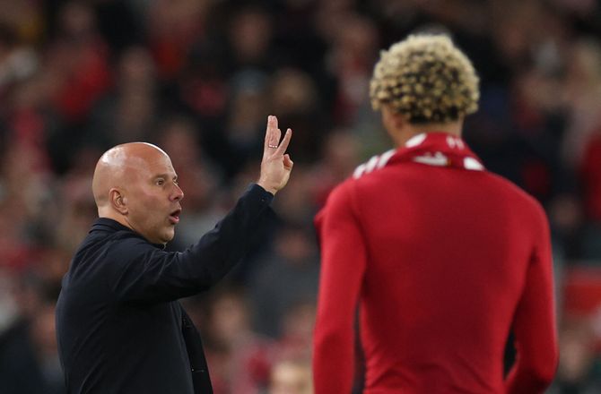 Carabao Cup -Arne Slot kritiserer Ekitike: Unødvendigt og dumt 