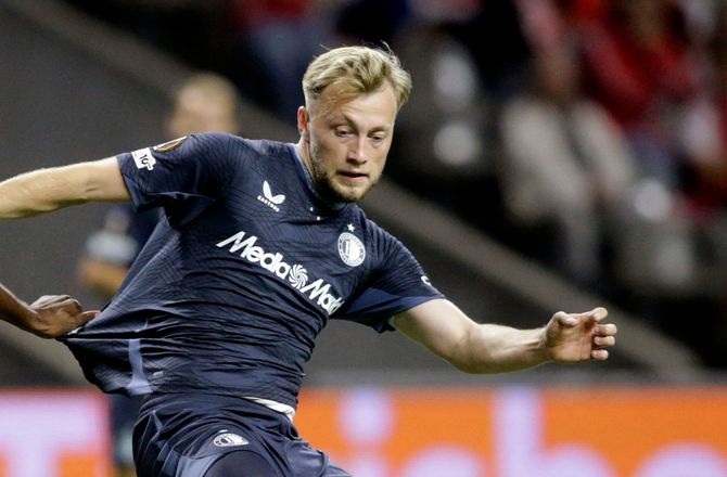Æresdivisionen -Tengstedt sår tvivl om Feyenoord-fremtid 
