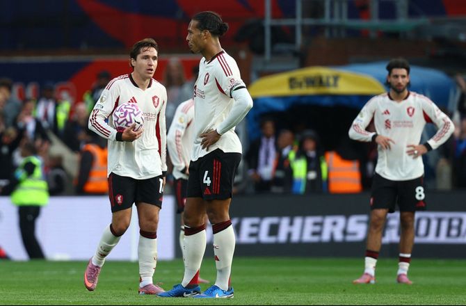 Premier League -Ikke sket i 31 år: Tre engelske PL-giganter tabte samme dag