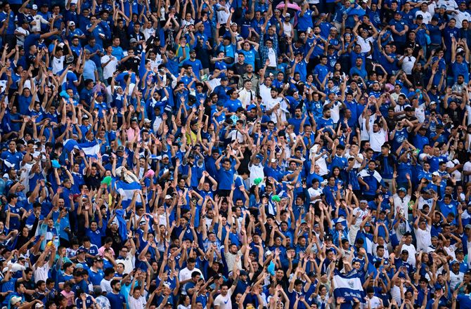 VM kval. CONCACAF -FIFA straffer El Salvardor for racisme: 30.000 deltog