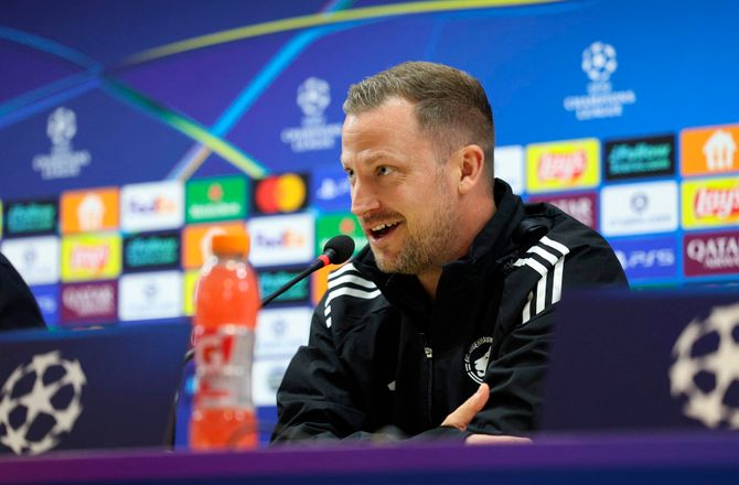 Champions League -Neestrup lukker rejse-snak: Får at vide jeg skal holde mund