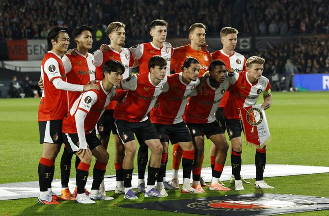 Æresdivisionen -Feyenoord henter Mika Marmol