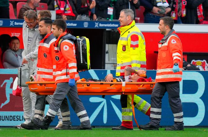 Bundesliga -Grimaldo mistede bevidstheden, men ville spille videre