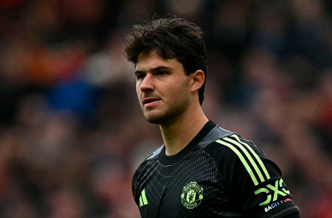Premier League -United-keeper roser Carrick: Gør det ikke svært for os