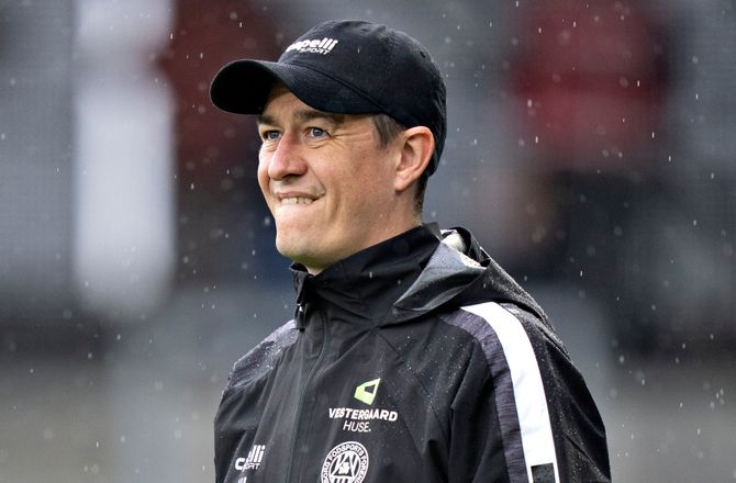 3F Superliga -Nickolai Lund giver genvalg efter point i Parken