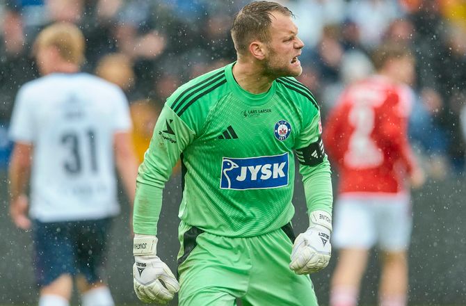3F Superliga -SIF-anfører: Vi må lette på hatten