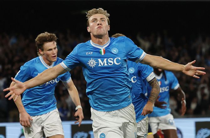 Serie A -Ustyrlige Højlund sendte Napoli til tops