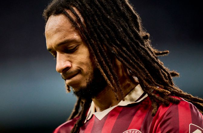 3F Superliga -Mbabu i diskussion med dommer: Måtte klippe mit armbånd