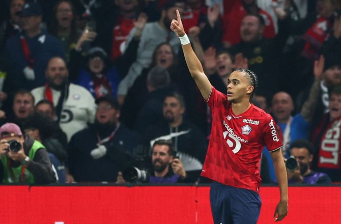 Ligue 1 -Storebror jubler på tribunen: Ethan Mbappé straffede PSG