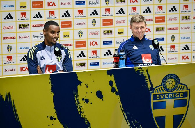 VM kval. UEFA -Roony imponerer Isak: Repræsenterer Sverige på bedst mulig vis