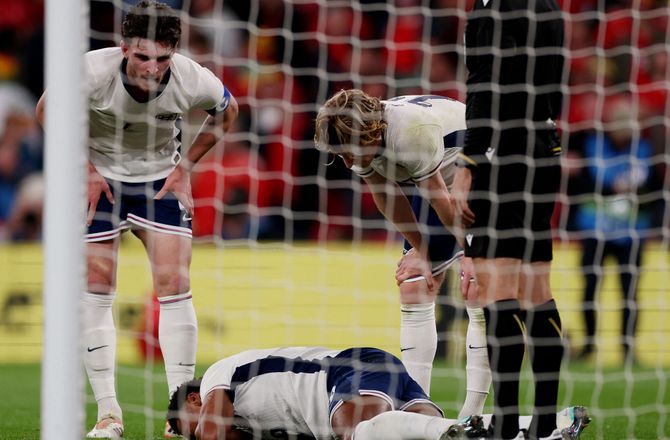 VM kval. UEFA -Ollie Watkins melder afbud efter sammenstød med stolpen