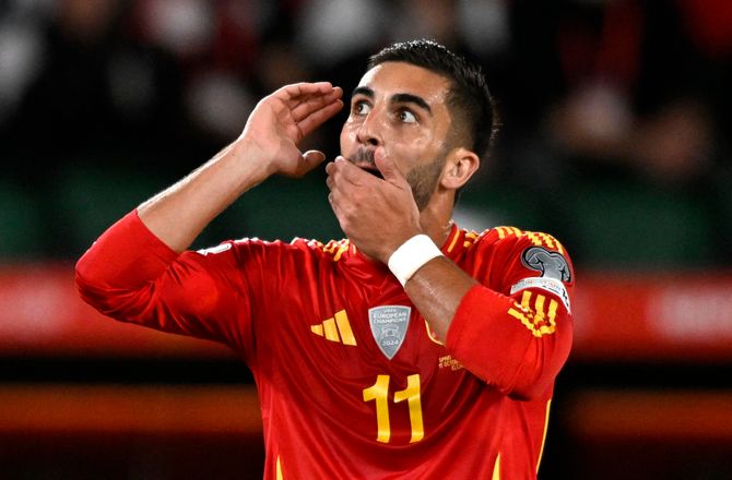 VM kval. UEFA -Spansk landstræner roser spektakulær Ferran Torres: Uhørte tal