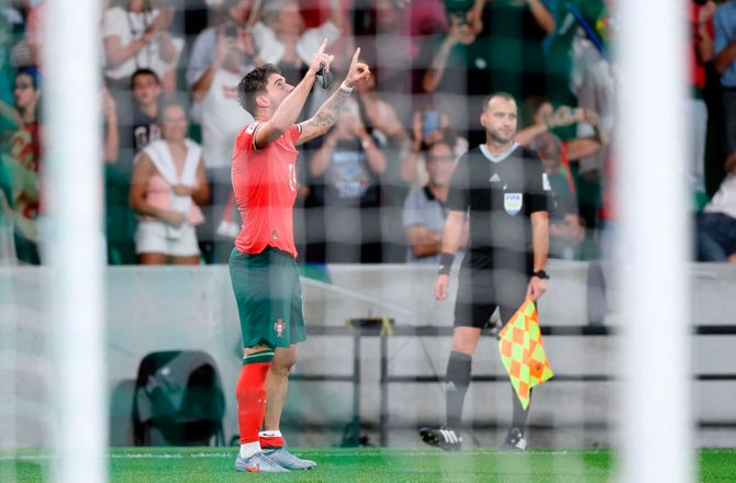 VM kval. UEFA -Ruben Neves reddede Portugal