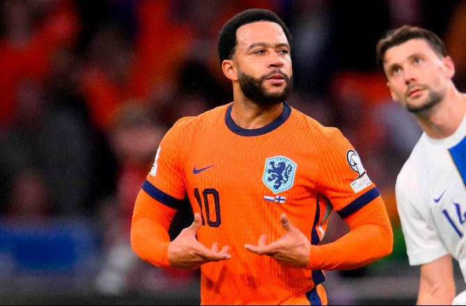 Venskabskampe -Koeman sår tvivl om Depay: Ser ikke godt ud