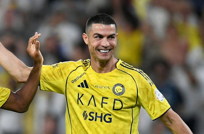 Segunda Division -Cristiano Ronaldo køber sig ind i spansk klub