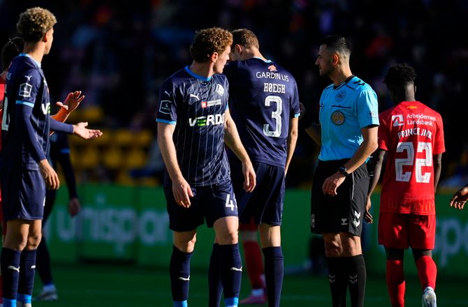 3F Superliga -VAR-tjek tog fire minutter: Forfærdelig ventetid