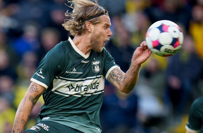 3F Superliga -AGF-stjerne maner til ro: Vi ligger nummer et