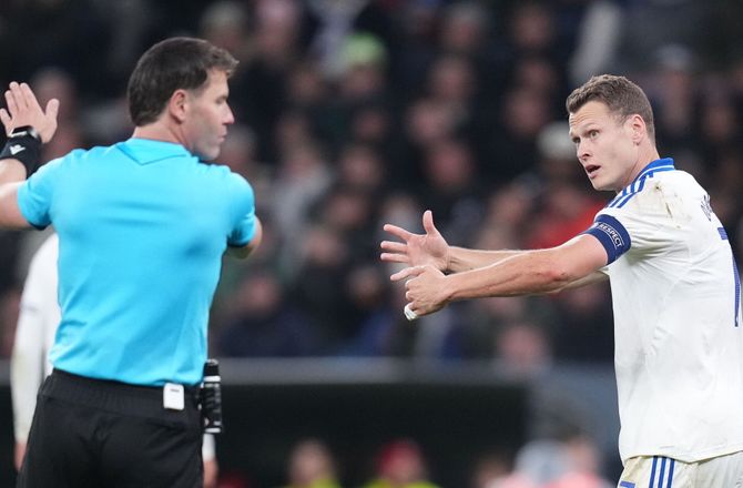 Champions League -Claesson var rasende: Så skal der dømmes mange straffespark