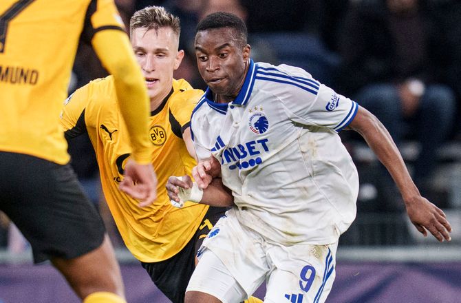 Champions League -Moukoko blev omringet: Alle kan se potentialet 