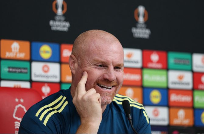 Europa League -Dyche klar til Forest-debut: Det bliver ikke let