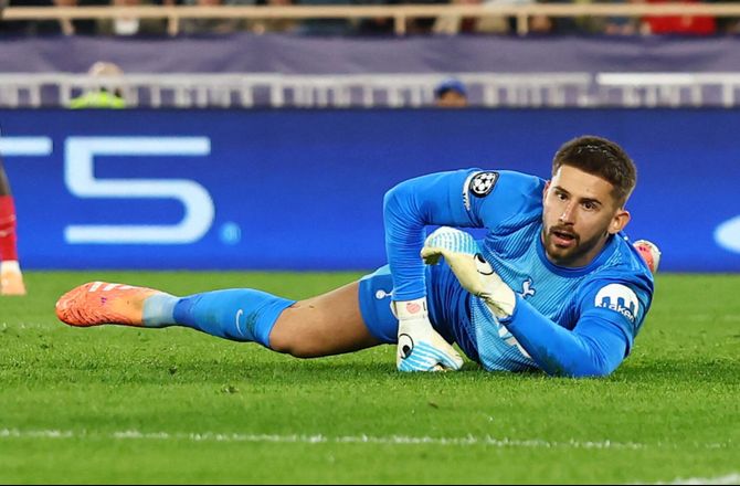 VM kval. UEFA -Italien dropper Spurs-keeper til VM-playoff